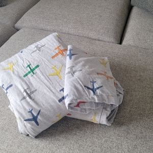 Pottery Barn Kids Queen size sheet set 2 pillow cases , fitted & top sheet